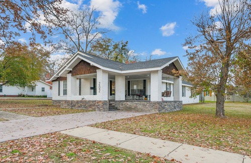 Nashville House | MINE CREEK RETREAT LUXURIOUS COMFORT - 3BR - 2.5BA