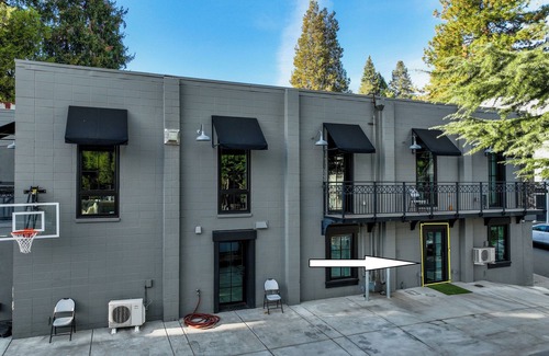 Nevada City Apartment | Miner’s Studio - Striking industrial modern