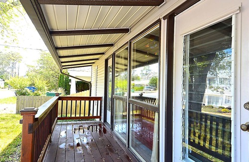 Rehoboth by the Sea Cottage | MINI-WEEKS AVAILABLE! REHOBOTH BY THE SEA/LINENS INCLUDED! 1.5 BLOCKS TO BEACH/WIFI/GRILL/WASHER&DRYER This 3 BR, 2 BA cottage is nestled in popular Rehoboth by the Sea.