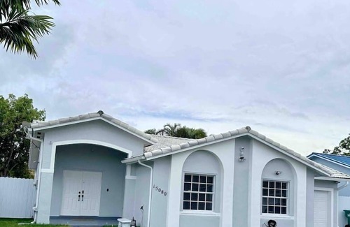 Richmond West House | Minimalist home in the heart of Miami