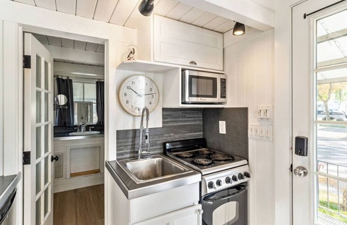 Draper House | Minuteman Nook | Tiny Home | Pool | 25 Mins to SLC