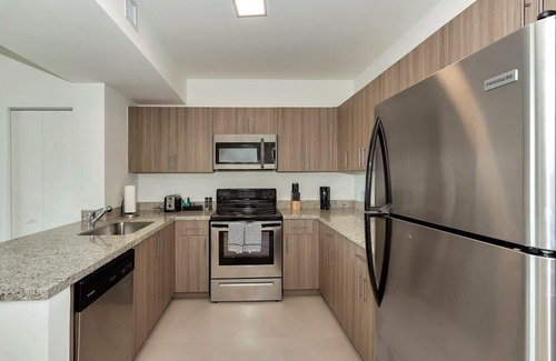 Coral Way House | Minutes from Miracle Mile | Roami at Grove 27