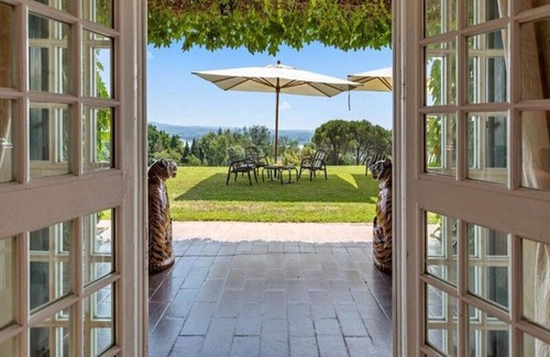 Carella Villa | Minutes from the romantic town of Bellagio with heated pool & tennis court