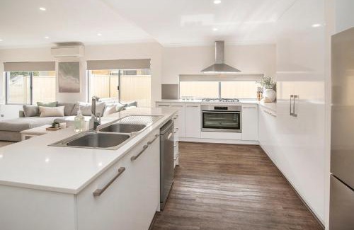 Busselton House | Minutes from Town and the Beach