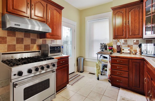 Northeast Kansas City House | Minutes to Arrowhead,Sprint,Convention,Kaufman,Crown Center, Power & Light,Plaza