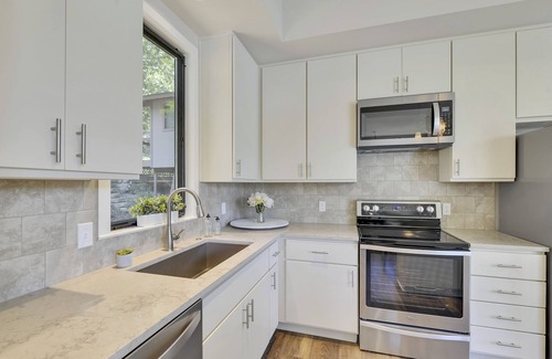 Rio Robles House | Minutes to Downtown Austin: Peaceful Waterfront Retreat with City Access Nearby