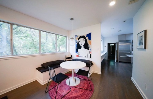 Bluffington House | Minutes to Zilker Park + Pool - Modern Elegance!