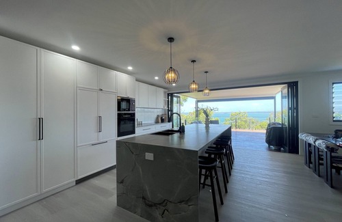 Mirrabooka House | Mirrabooka Magic - Luxury By The Lake