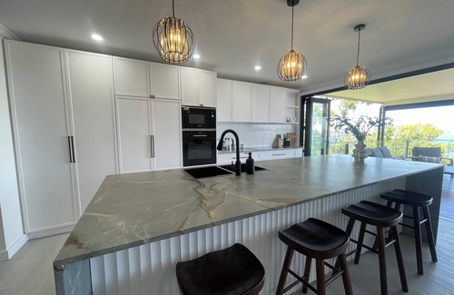 Mirrabooka House | Mirrabooka Magic - Luxury By The Lake