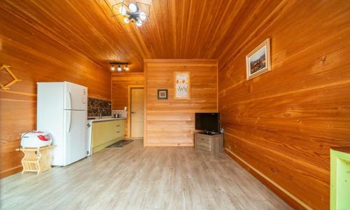 Miryang House | Miryang Pine Tree Pool Villa Pension