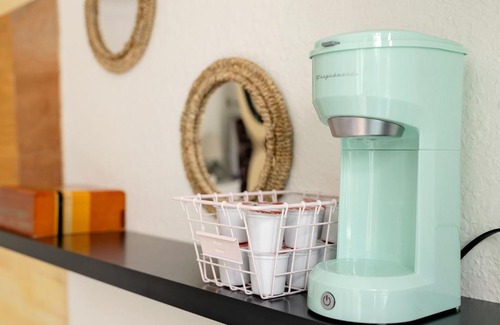 Victoria Park Hotel | MISS PIGGY SUITE at THE KarINN BOUTIQUE HOTEL - Downtown Ft Lauderdale 3