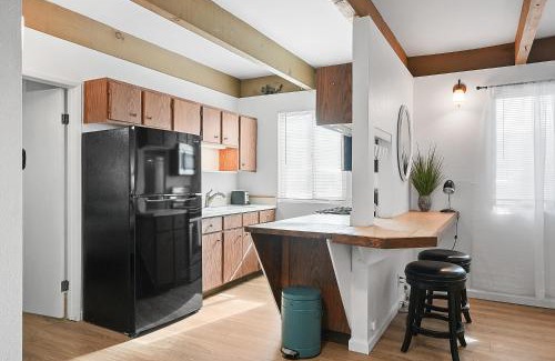 Mission Beach Apartment | Mission Bay Condo - Steps to Sand, Dining, AC, Parking & Shops!