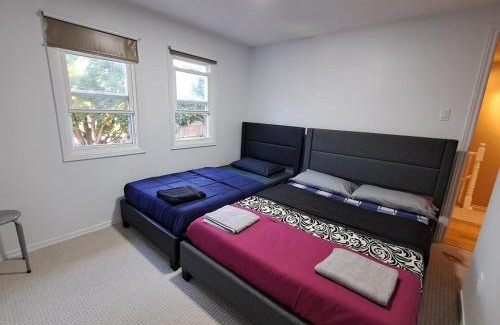 Mississauga House | Mississauga Family Suite for 4- 10 minutes to Sheridan, Amazon Warehouse, Plaza, Go