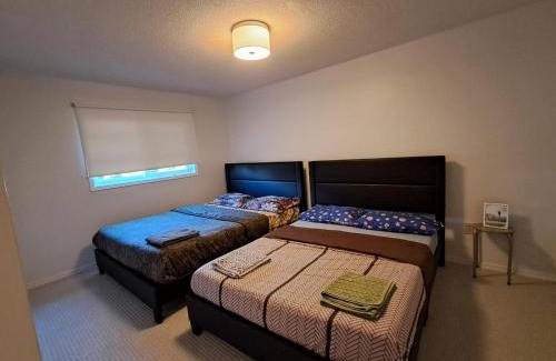 Mississauga House | Mississauga Family Suite for 4- 10 minutes to Sheridan, Amazon Warehouse, Plaza, Go