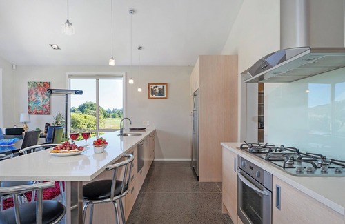 Pauanui House | Mistry Hideout - Lakes Resort Pauanui Home