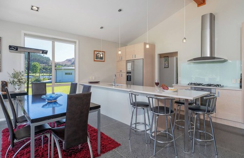 Pauanui House | Mistry Hideout - Lakes Resort Pauanui Home