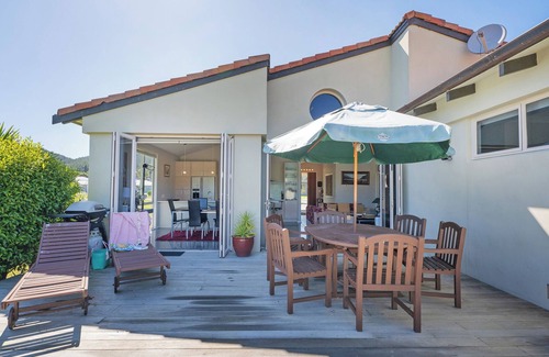 Pauanui House | Mistry Hideout - Lakes Resort Pauanui Home