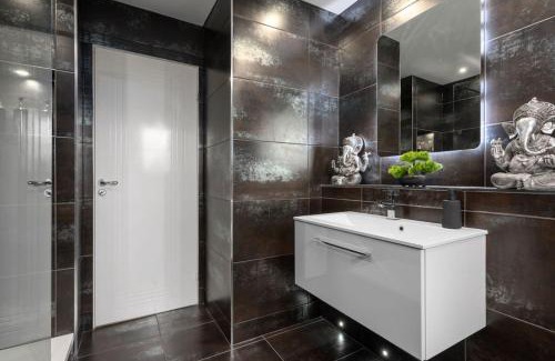 Rosewell House | Mistwood Manor