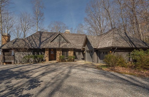 Sylva House | Misty Mountain Hideaway: A sanctuary in Balsam Mountain Preserve, with year round views and hot tub!