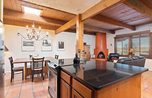 Northeast Santa Fe Hotel | Mix Old And New - Rustic But Updated Fort Marcy Condo