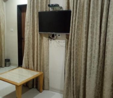 Piparia Hotel | MNR Resort