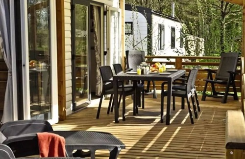 Sevenum House | Mobil-home | Premium Azure | 3 Bedrooms | 6 sleeps | Raised terrace | A/C