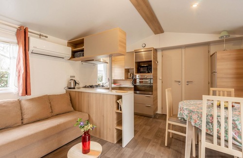 Saint-Georges-de-Didonne RV Rental | Mobile Home 'O Petit Lieu' with Shared Pool, Wi-Fi and Air Conditioning