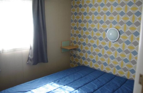 Gravieres House | Mobile Home 'Camping La Châtaigneraie' with Private Terrace, Private Garden and Wi-Fi