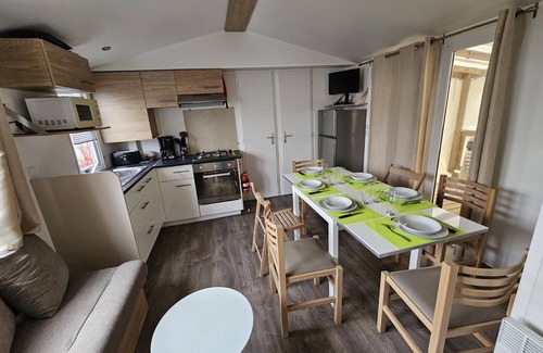 Le Fenouiller House | Mobile Home 'Villa Landreau - Le Fenouiller 85' with Shared Pool and Private Terrace