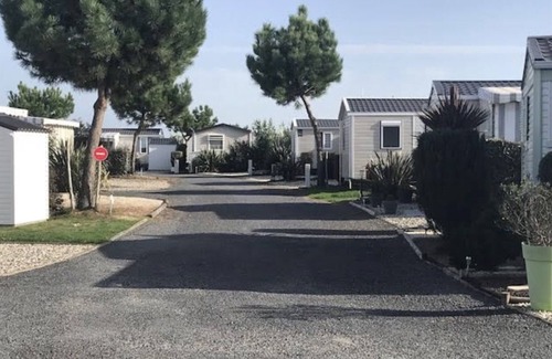 Le Fenouiller House | Mobile Home 'Villa Landreau - Le Fenouiller 85' with Shared Pool and Private Terrace