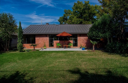 Dallas House | Mockingbird Guest House - Modern, High End, Close to SMU and Highland Park