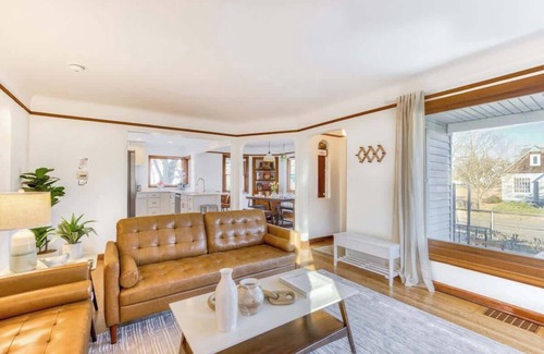 Arbor Lodge Apartment | Mocks Crest Oasis- 5BD/2BA- Arbor Lodge Getaway