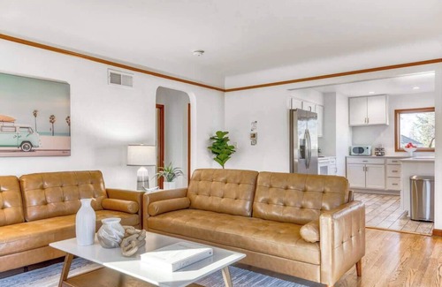 Arbor Lodge Apartment | Mocks Crest Oasis- 5BD/2BA- Arbor Lodge Getaway