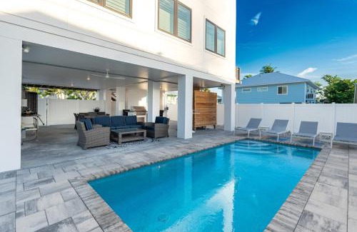 Fort Myers Beach House | Mod Cottage by Sun Palace Vacations