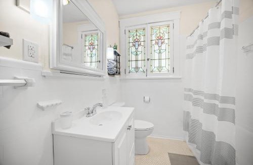 Pittsburgh Apartment | Modern 1 Bdr Apt King bed Sleeps4