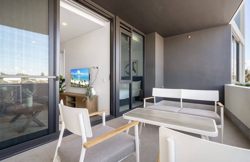 North Fremantle Apartment | Modern 1-Bed Apartment with Views in Fremantle