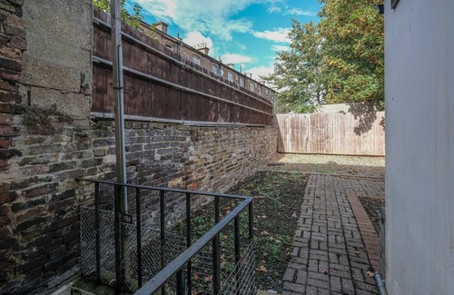 Gravesend Apartment | Modern 1 Bedroom Apartment in Gravesend
