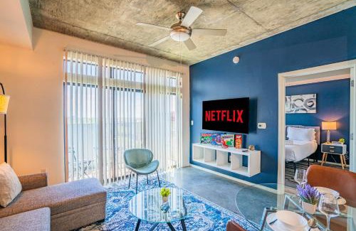 Evans Churchill Apartment | Modern 1BD Apartment in CDT with Gym and Pool