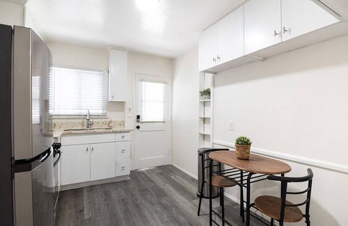 The Flats Apartment | Modern 1BR Apartment Prime Location