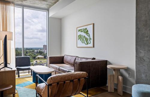 Rainey Street Historic District House | Modern 1BR Condo on Rainey St - Pool & Views