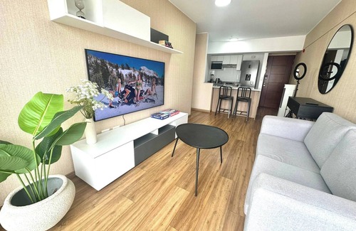 Santa Catalina Apartment | Modern 1BR on J Prado Board San Isidro
