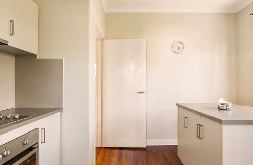 Perth Apartment | Modern 2 Bed 1 Bath Apartment Luxury Location