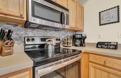 Westchase Apartment | Modern 2-Bed/2-Bath Tampa Apartment: Comfort Meets Convenience for Corporate Travelers