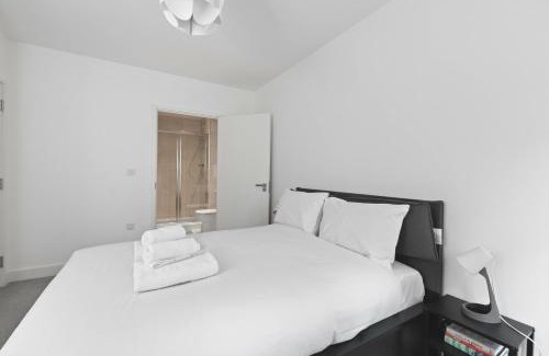 Brondesbury Park Apartment | Modern 2 Bed 2 Bath with Patio Access