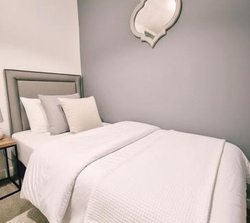Little Stoke House | Modern 2-bed , Bradley Stoke, NR Parkway Station, Free Parking