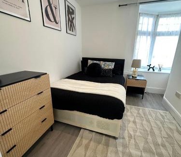 Croham House | Modern 2 Bed in croydon