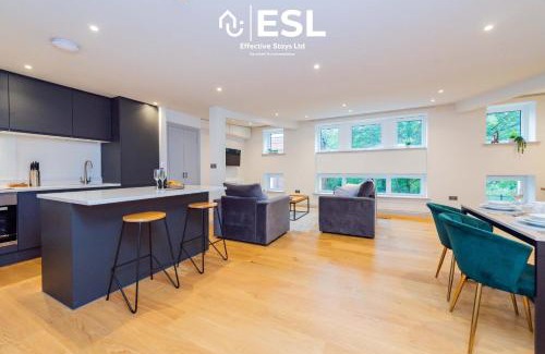 Shrewsbury Apartment | Modern 2 Bedroom Church Apartment 5 Mins to Town Centre - Free Parking