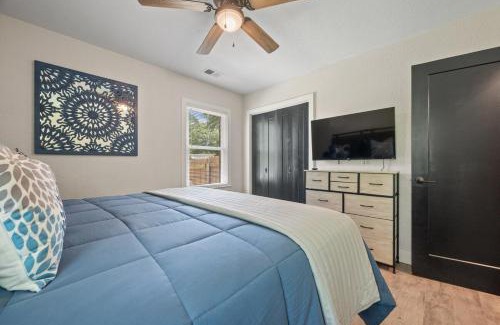 Portsmouth House | Modern 2 Bedroom Home with Fire Pit, Bikes