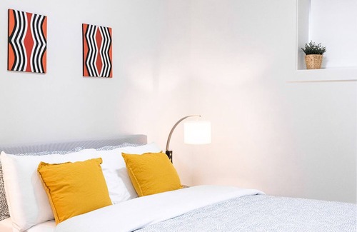 Guildford House | Modern 2 bedroom suite in beautiful neighbourhood