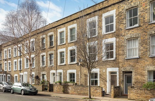 St. Pancras and Somers Town Apartment | Modern 2 Bedroom Townhouse Flat in King's Cross